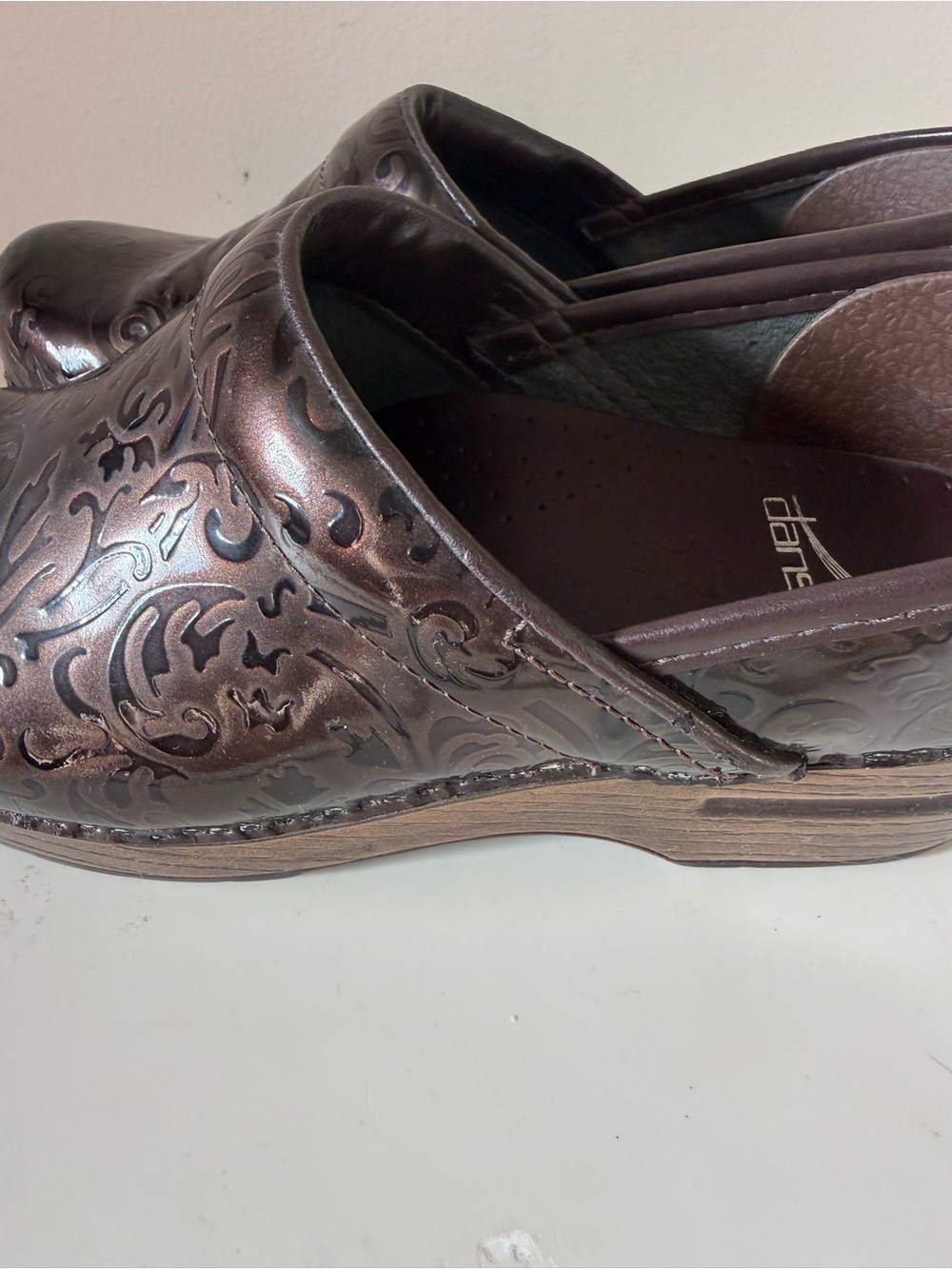 Dansko Women’s Embossed Metallic‎ Brown Clogs. Sz 37 (6.5-7) - Picture 3 of 12